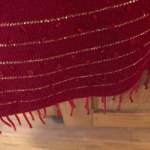 Red sweater with gold detail - Picture 4 of 5